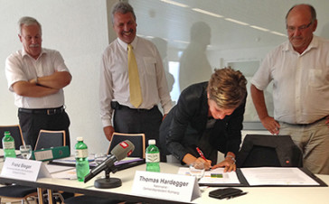 Barbara Günthard-Maier, Stadträtin Winterthur, unterzeichnet das Positionspapier
